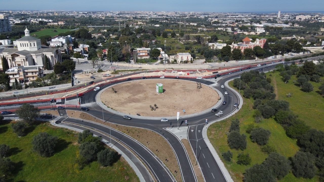 FAL, STRADE NUOVE: apre al traffico la rotatoria di Via Tatarella